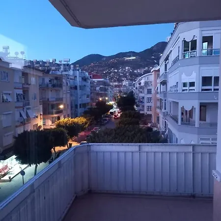2+1 Furnished 100m From The Beach In Central Alanya