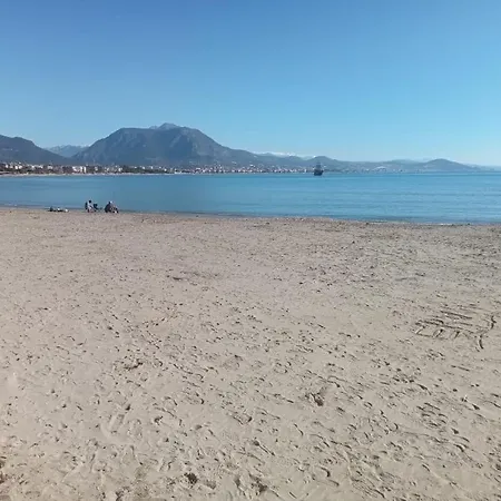 2+1 Furnished 100m From The Beach In Central Appartement Alanya