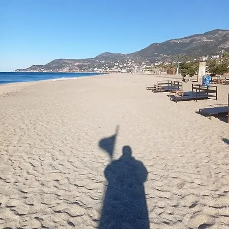 Appartement 2+1 Furnished 100m From The Beach In Central Alanya